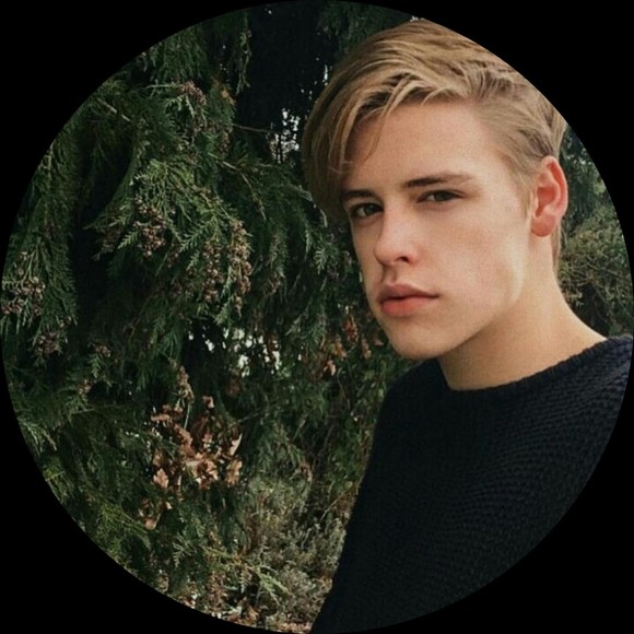 Profile Picture of Angelina Marshalsea (@a_marshalsea) on Poshmark