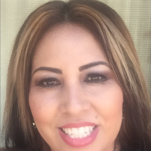 Profile Picture of Adriana Leon (@adri1225) on Poshmark