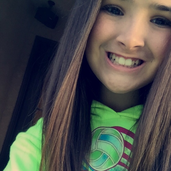 Profile Picture of Kendall Silva (@_kendallsilva_) on Poshmark