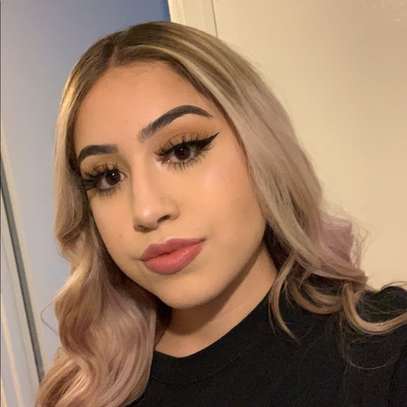 Profile Picture of Lucero Gonzalez (@lucerogonzal517) on Poshmark