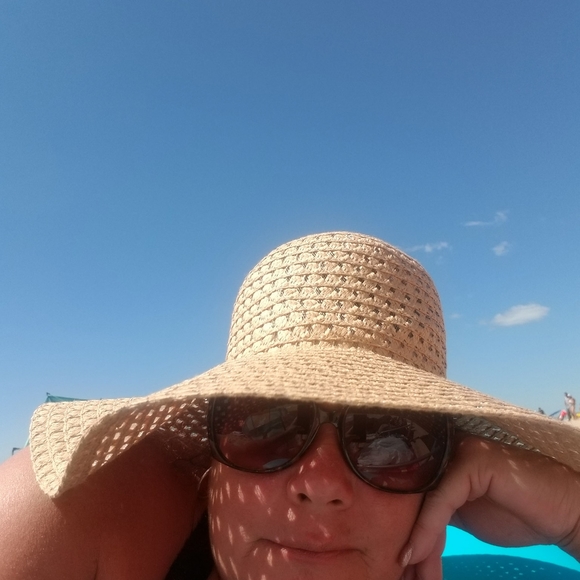 Profile Picture of Lisa Tess markiewicz (@mileesy) on Poshmark