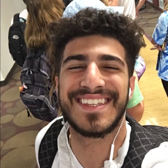 Profile Picture of Andrew Stephan (@brokestylist) on Poshmark