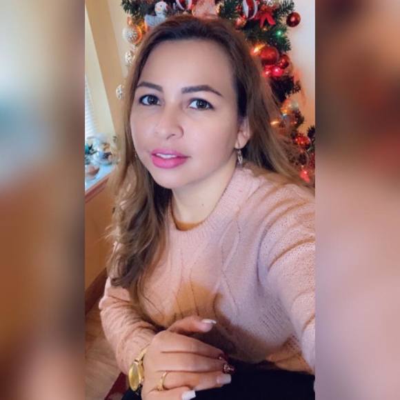 Profile Picture of Sandy Figueroa (@sandyfiguero435) on Poshmark