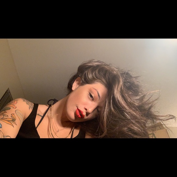 Profile Picture of Julia Larson (@julsfools) on Poshmark