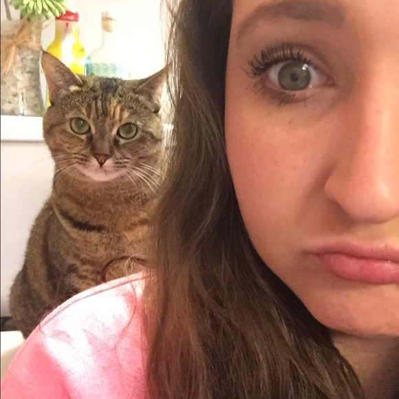 Profile Picture of Robin Bryan (@robinchelsea) on Poshmark