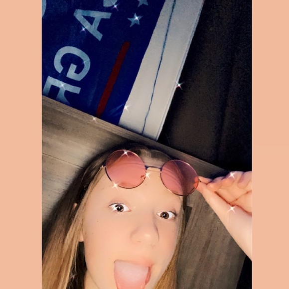 Profile Picture of Tia Allbright (@tia_allbright) on Poshmark