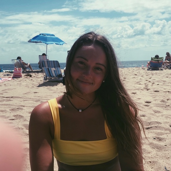 Profile Picture of Kelsi Conahan (@kelsiconahan) on Poshmark