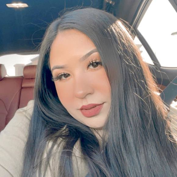 Profile Picture of Cynthia Arámbula (@cynthia050901) on Poshmark