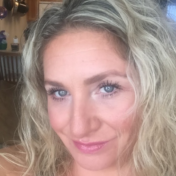 Profile Picture of Nichole Bloxham (@nbloxham) on Poshmark