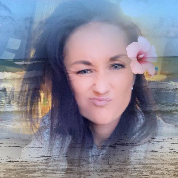 Profile Picture of Kylee Hahler (@kyleehahler) on Poshmark