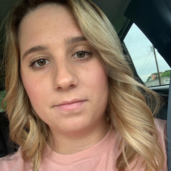 Profile Picture of Holly Necaise (@hollynecaise) on Poshmark