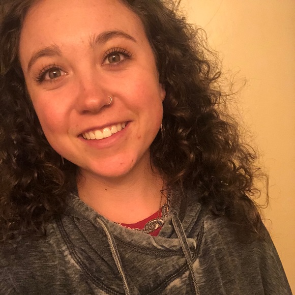 Profile Picture of Alex Hanley (@hanleyalex98) on Poshmark