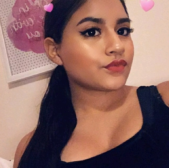 Profile Picture of Stephanie Argote (@goddesssteph) on Poshmark