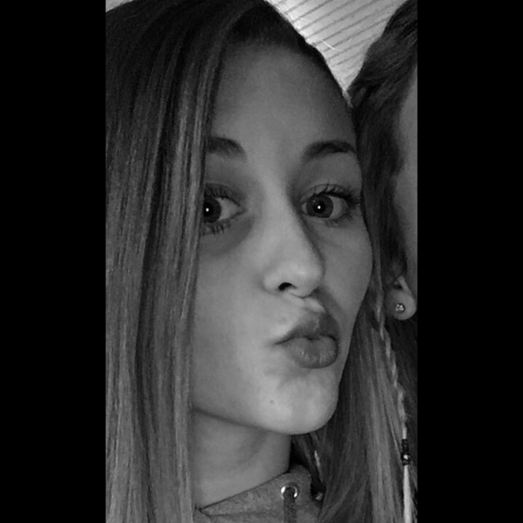 Profile Picture of Avery Epperley (@averyepperley) on Poshmark