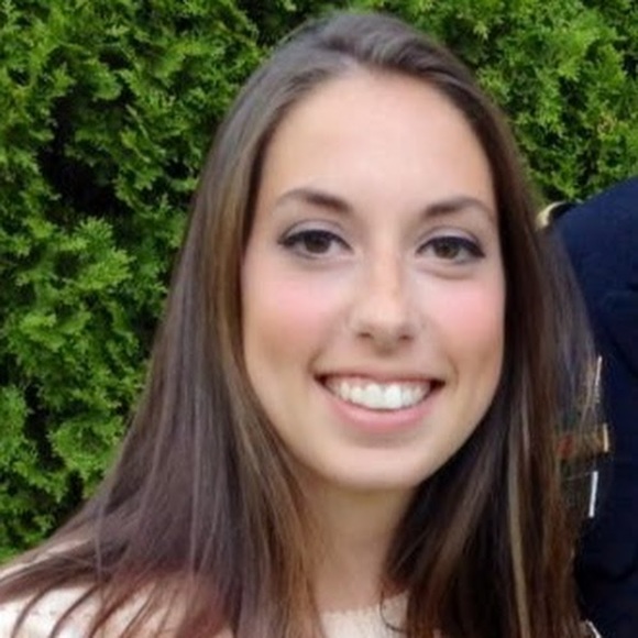 Profile Picture of C Pierce (@cnpierce10) on Poshmark