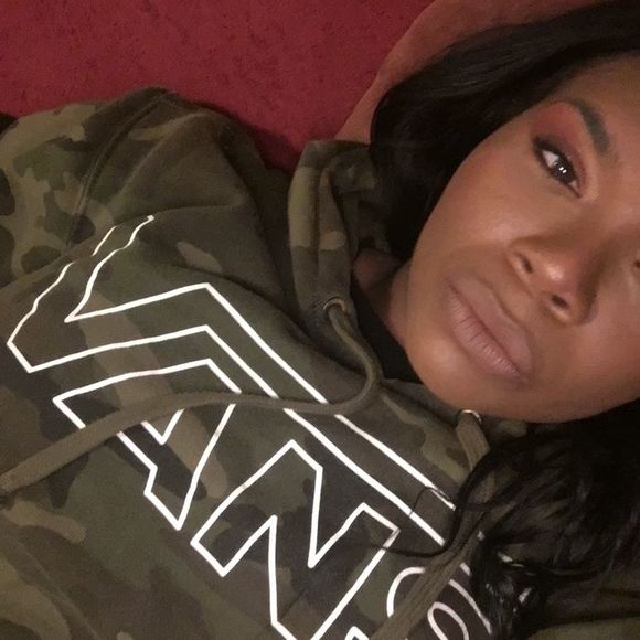 Profile Picture of Arnetta Glass (@arnettag) on Poshmark