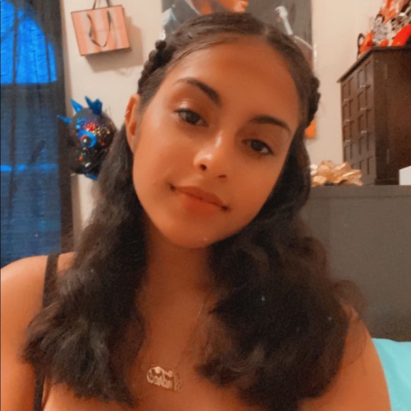 Profile Picture of Andrea Alvarez (@andrea_alvarez) on Poshmark