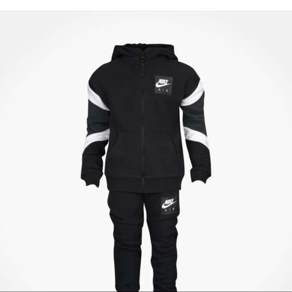 Profile Picture of Steven Rivas (@stevetrey) on Poshmark