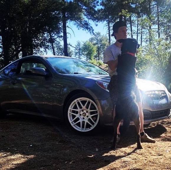 Profile Picture of Dylan Savageau (@xsavageau) on Poshmark