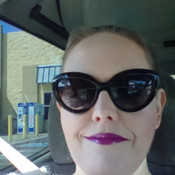 Profile Picture of Crystal Prouse (@crystalprouse) on Poshmark