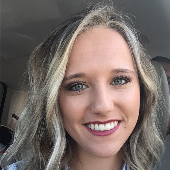 Profile Picture of Allyson Burnside (@allymb123) on Poshmark