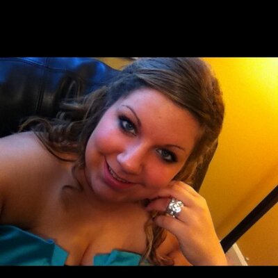 Profile Picture of Tess Weaver (@TessyWeave74) on Twitter