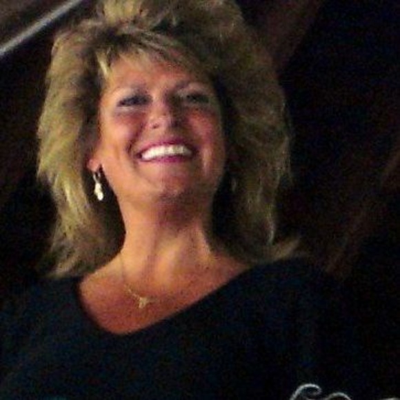 Profile Picture of Kimberly Vigent (@kimberlyvigent) on Poshmark