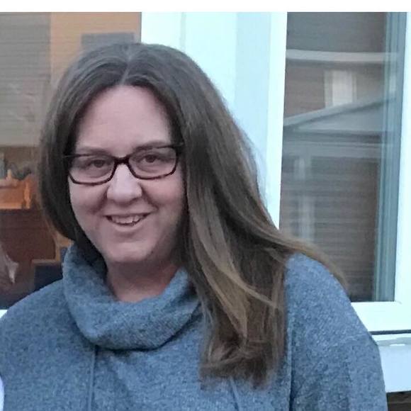 Profile Picture of Bethany Kesteloot (@b_kesteloot) on Poshmark