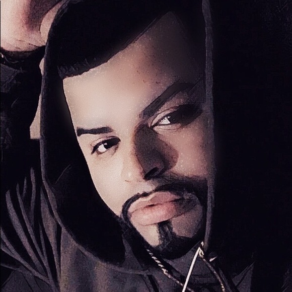 Profile Picture of Eric Sanchez (@eas978) on Poshmark