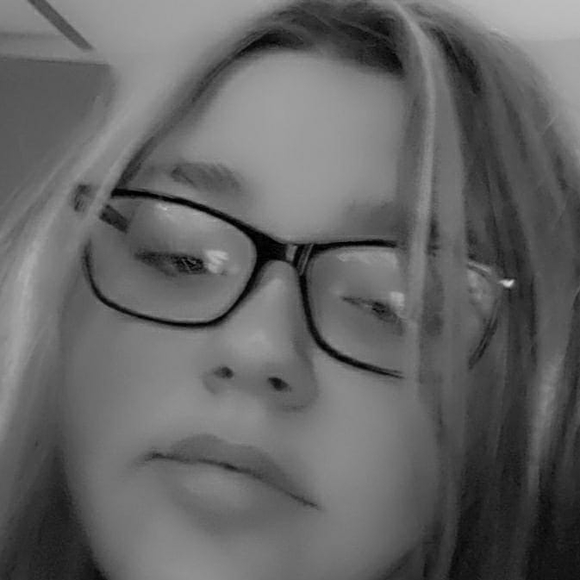 Profile Picture of Danielle Matthews (@daniellematt578) on Poshmark