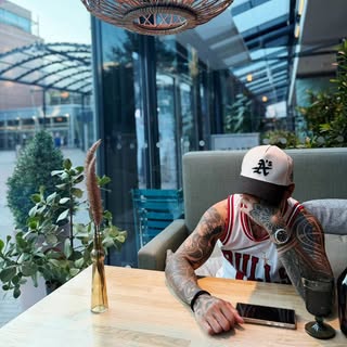 Profile Picture of Warren (@johnwarren_) on Instagram