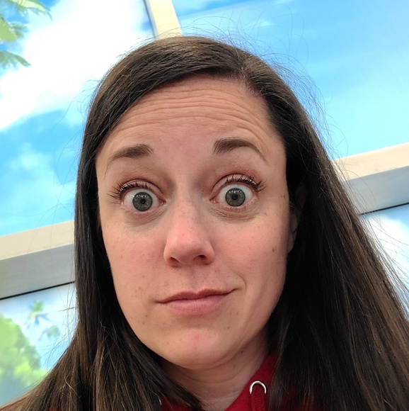 Profile Picture of April Hansen (@aprilhansen5) on Poshmark