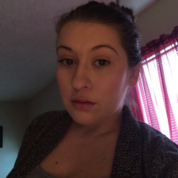 Profile Picture of Heidi Ball (@heidirball91) on Poshmark