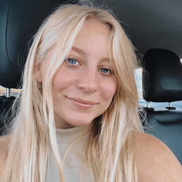 Autumn Darder - Poshmark Profile Picture of Autumn Darder (@autumn_darder) on Poshmark