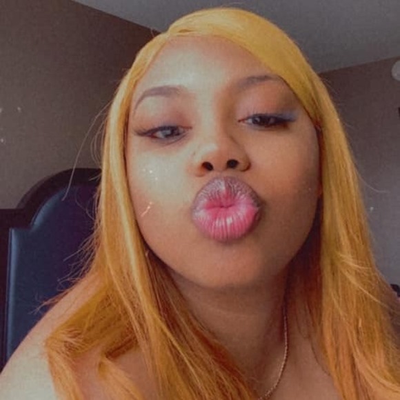 Profile Picture of Nazirah Meilani (@nazirahmeilani) on Poshmark