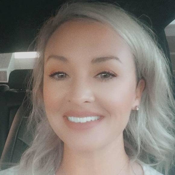 Profile Picture of Mandy Kocisek (@mandyhovater) on Poshmark