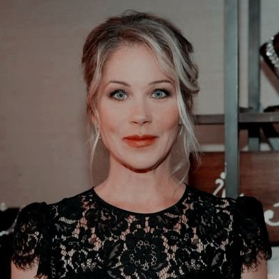 Profile Picture of Christina Applegate (@christinazaplgt) on Twitter