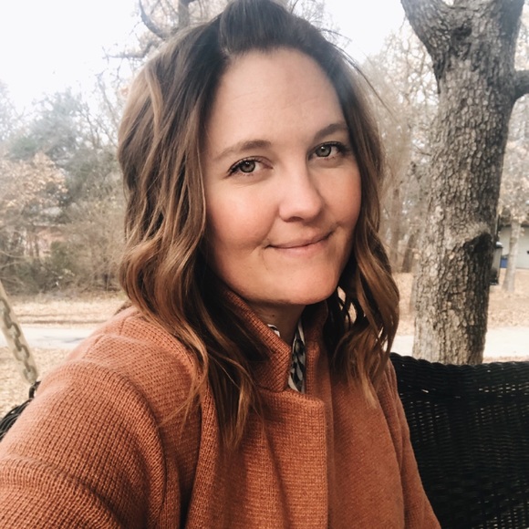 Profile Picture of Jessica Helgesen (@jesshelgesen) on Poshmark