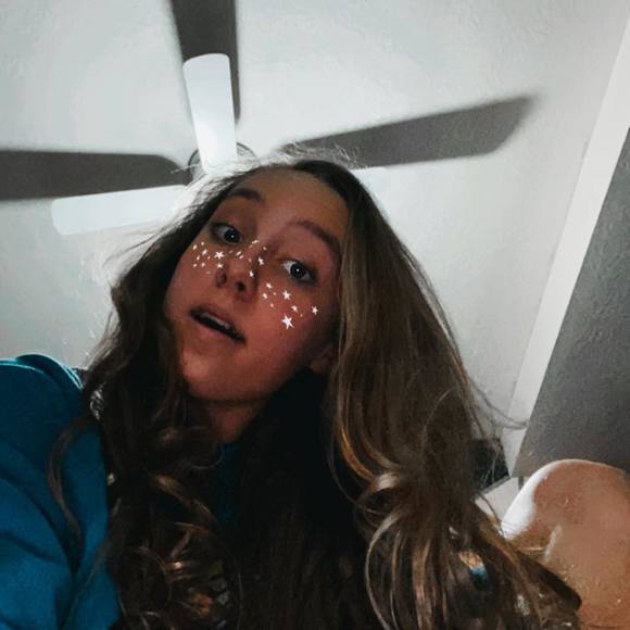 Profile Picture of Emerson Gravenish (@egravenish) on Poshmark