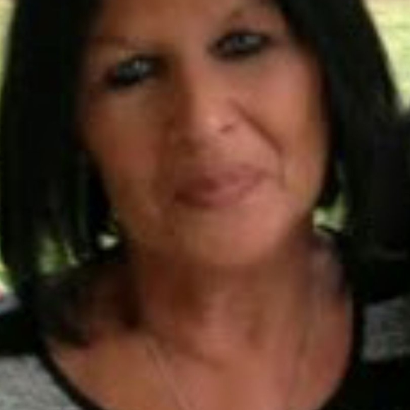 Profile Picture of Diane Squitieri (@squitman3377) on Poshmark