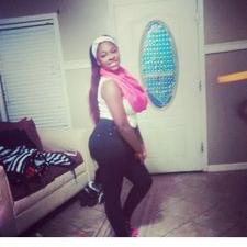 Profile Picture of Antoinette Wallace (@Antoine74359245) on Twitter