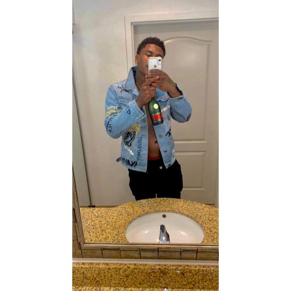 Profile Picture of Clever Green (@31_abc) on Poshmark