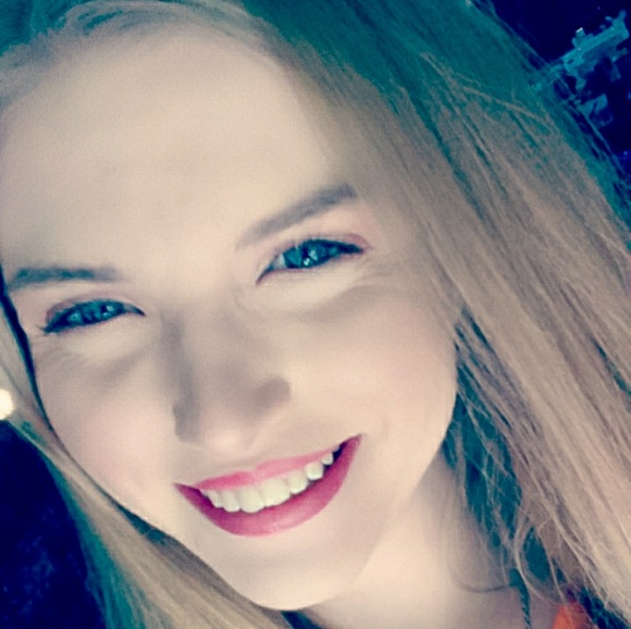 Christina Lauterwasser - Poshmark Profile Picture of Christina Lauterwasser (@clauterwasser) on Poshmark