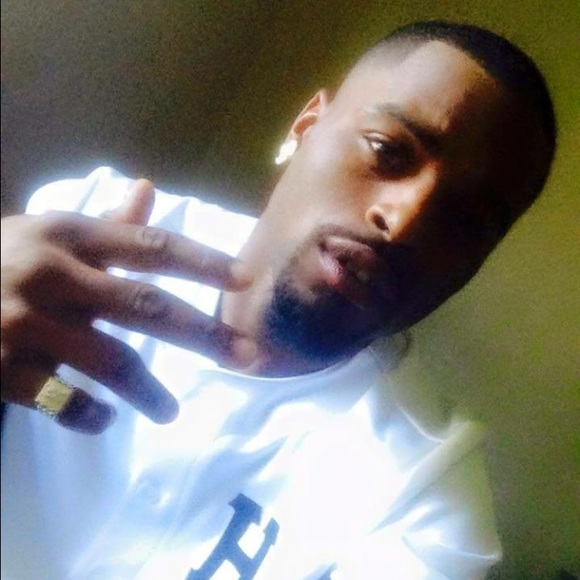 Roc Haqq - Poshmark Profile Picture of Roc Haqq (@roccboss) on Poshmark