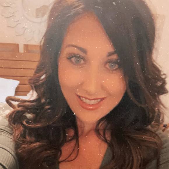 Profile Picture of Danielle Lehr-plotner (@cutiepie764) on Poshmark