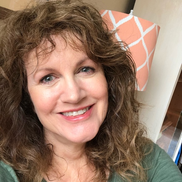 Profile Picture of Catherine Cadoo (@ccadoo) on Poshmark