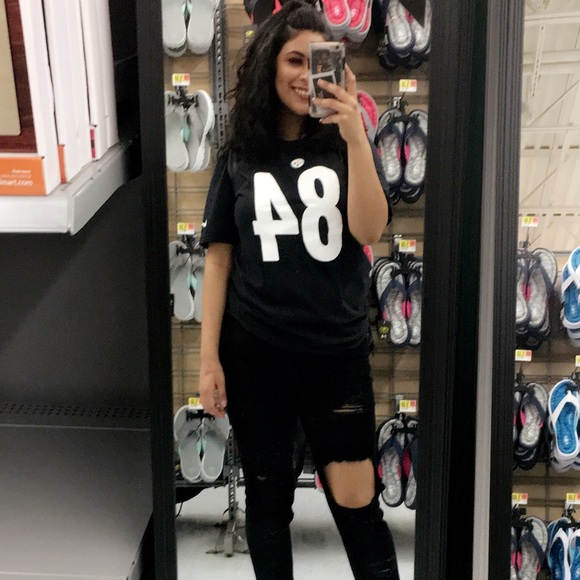 Profile Picture of Christina Arreola (@christina_a1021) on Poshmark
