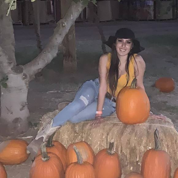 Profile Picture of Brianna Casanova (@briannacasanova) on Poshmark