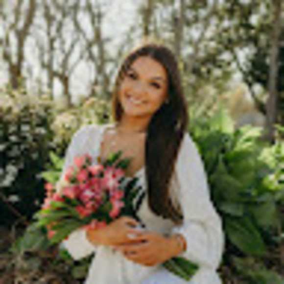 Klaire Deggs - Poshmark Profile Picture of Klaire Deggs (@klairedeggs) on Poshmark