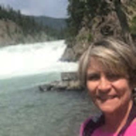 Profile Picture of Lourdes Valido (@validolou) on Poshmark